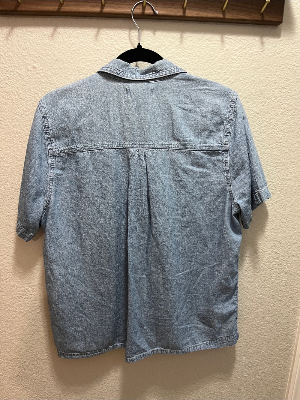 Madewell Woman’s Light Blue Short-Sleeve Denim Button-Up Shirt - Picture 2 of 4
